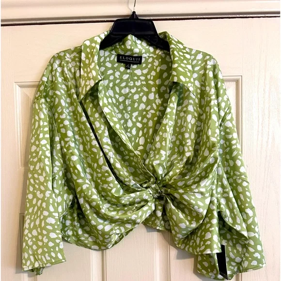 Eloquii Lime collard crop blouse - Picture 2 of 5
